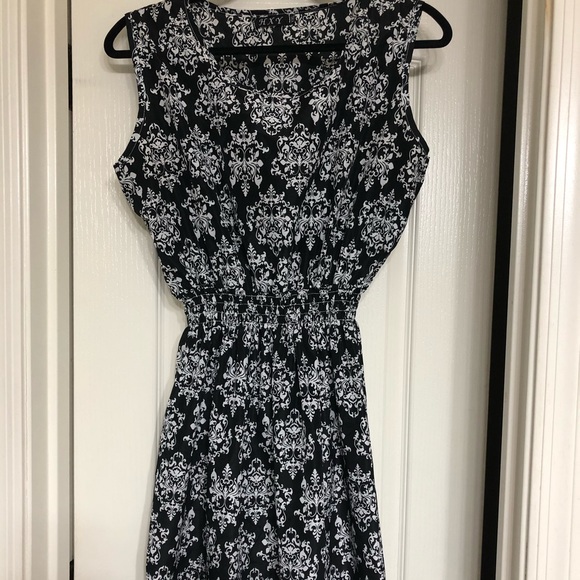 Dresses & Skirts - 🦋LAST CALL🦋 Black & White Paisley Dress - XL